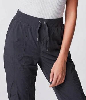 MODELO-pantalon-abombachado-3-4 Pantalón Calvin Klein Capri Sport Abombachado - Talla L