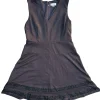 VESTIDO-NEGRO-DETALLES-ABAJO Vestido Calvin Klein Negro con Ruedo Calado - Talla L