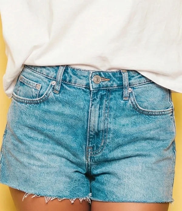 modelo-SHORT-MUJER-DEMIN Short Calvin Klein Jeans Clásico Deshilachado - Talla XL