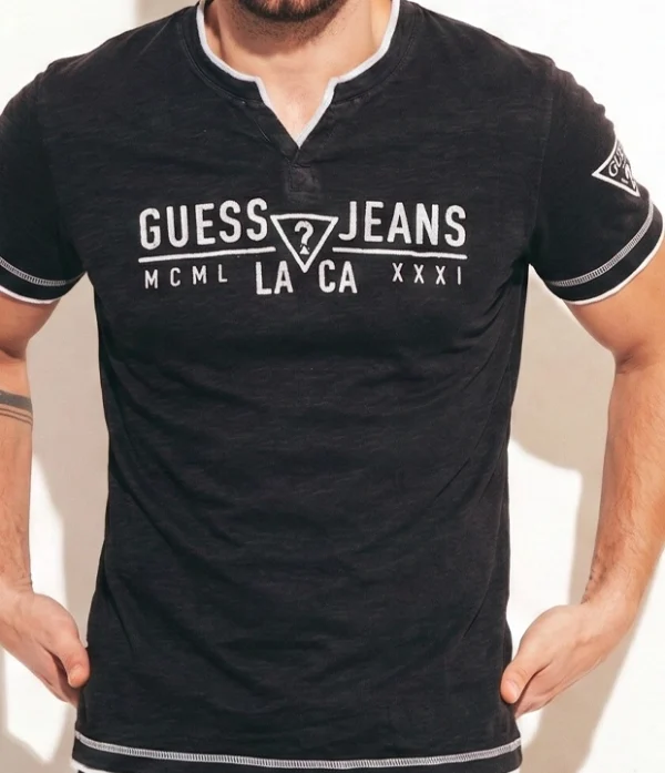 modelo-polera-guess-varon Polera Guess Cuello Henley - Talla S